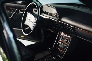 Mercedes-Benz 560 ТEL by Caro International 1990 года 